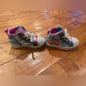 S sport shoes that have rhinestones, snow globe stars in rainbow effect. Size 9.